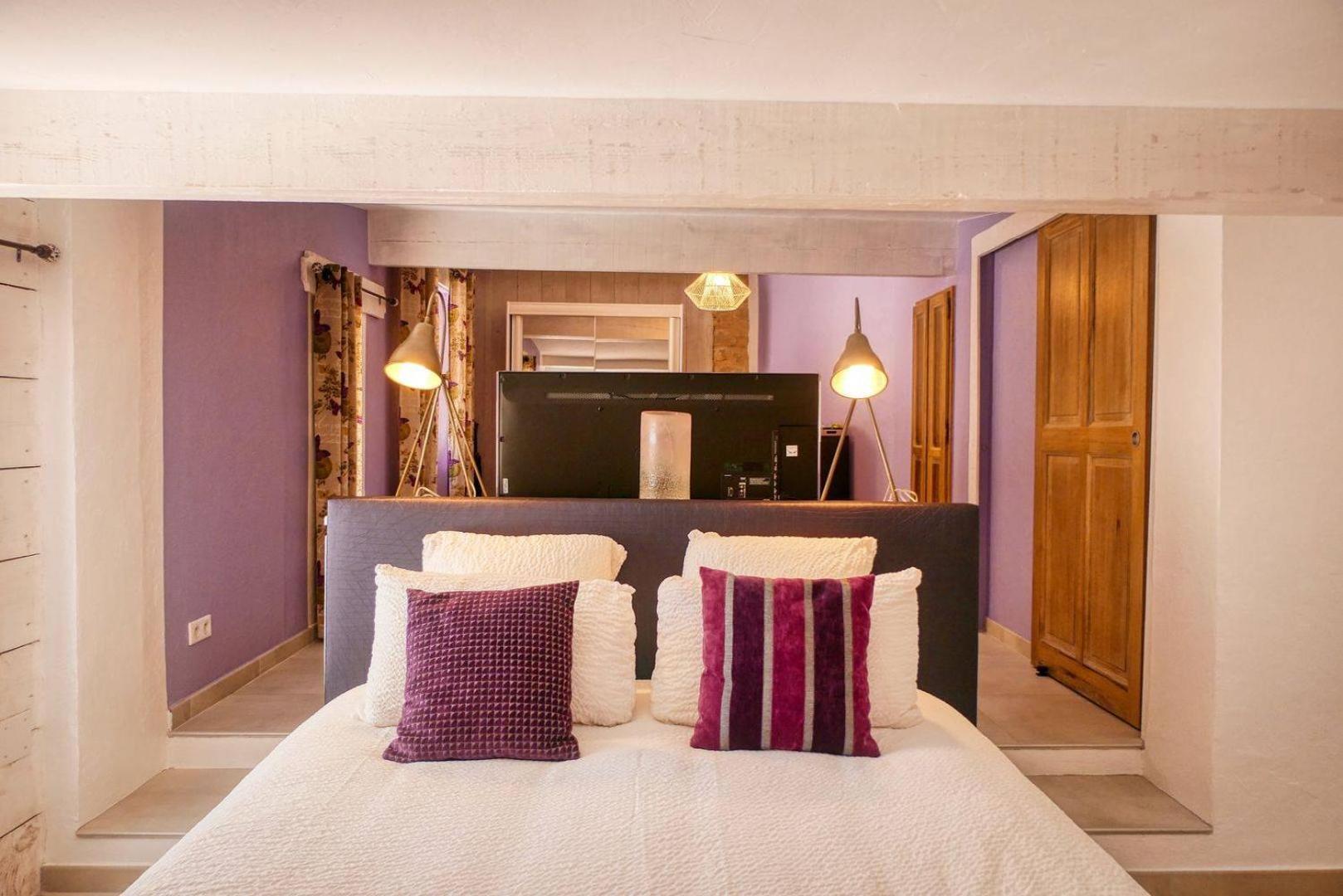 Le Hameau Fleur De Pierres , Chambre , Gite Et Table D'Hotes Murs  ภายนอก รูปภาพ