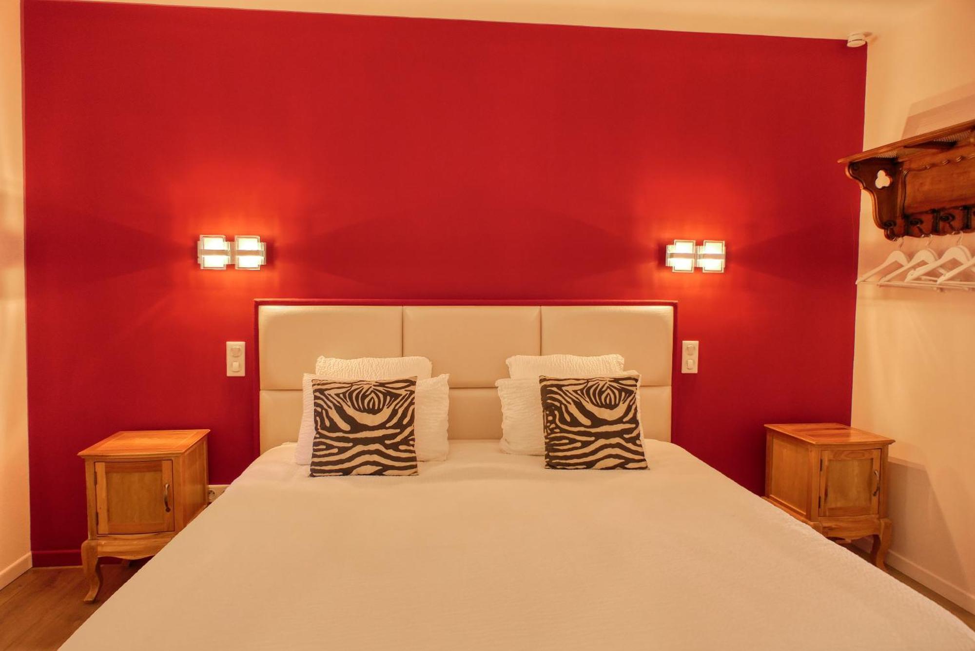 Le Hameau Fleur De Pierres , Chambre , Gite Et Table D'Hotes Murs  ภายนอก รูปภาพ
