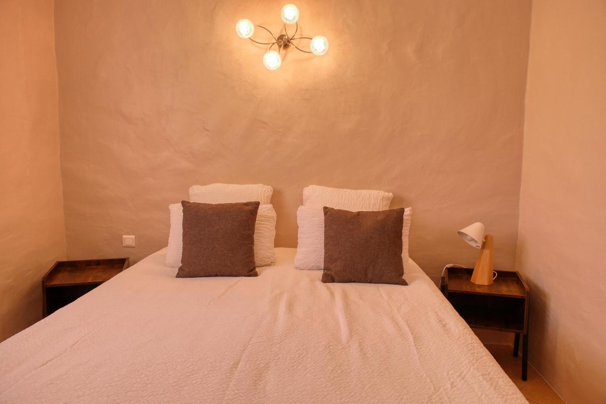 Le Hameau Fleur De Pierres , Chambre , Gite Et Table D'Hotes Murs  ภายนอก รูปภาพ