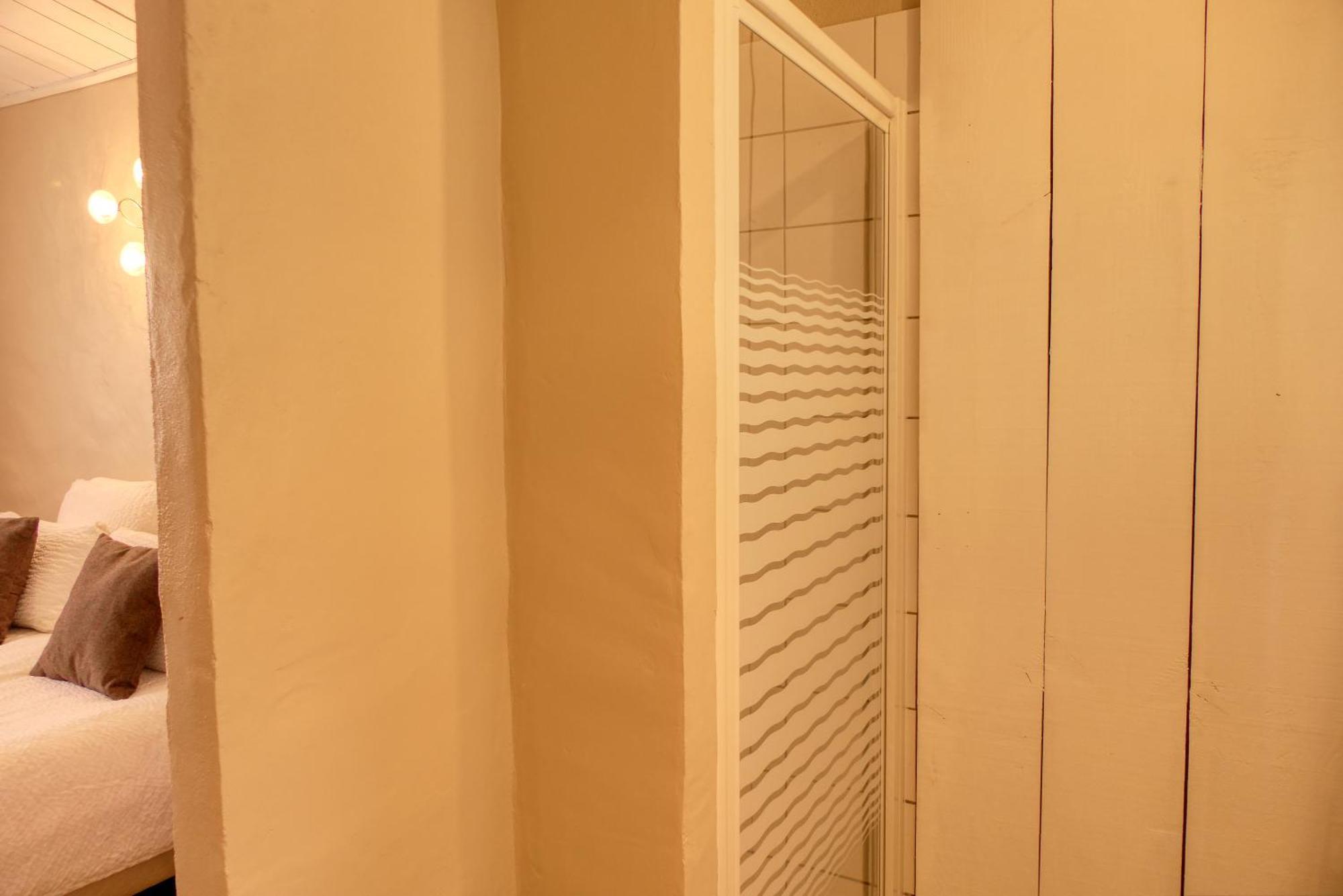 Le Hameau Fleur De Pierres , Chambre , Gite Et Table D'Hotes Murs  ภายนอก รูปภาพ
